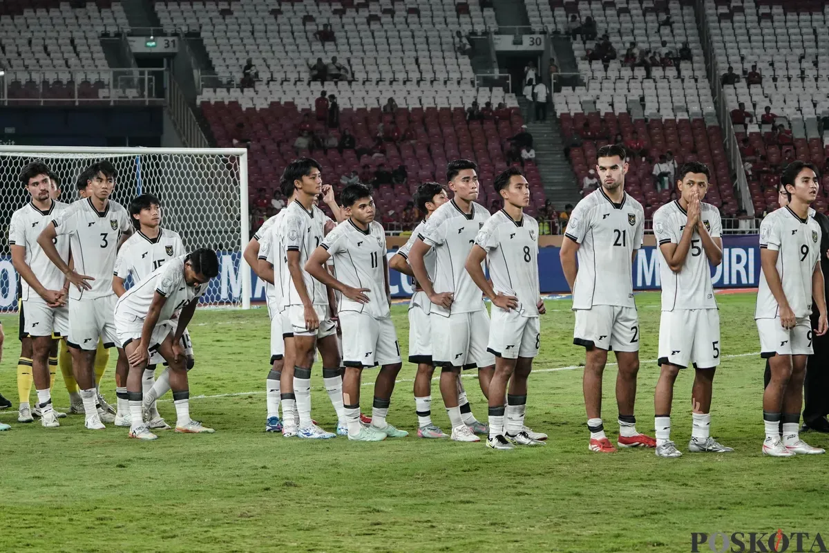 Ekspresi kecewa para pesepak bola Timnas Indonesia U-23 usai dikalahkan Timnas Vietnam U-23 pada pertandingan final Piala AFF U-23 2025 di Stadion Utama Gelora Bung Karno (SUGBK), Senayan, Jakarta, Selasa, 29 Juli 2025. (Sumber: Poskota/Bilal Nugraha Ginanjar)