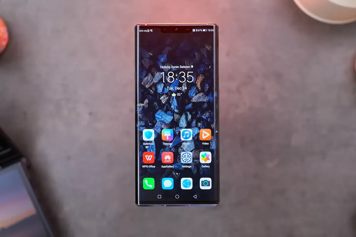 Spesifikasi Huawei Mate 30 Pro Lengkap dengan Harganya (Sumber: YouTube/GadgetIn)