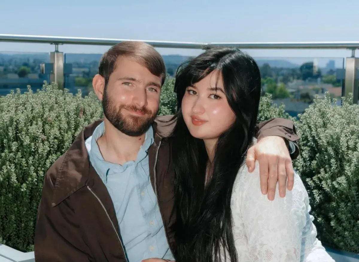 Stephanie Poetri resmi menikah dengan kekasihnya, Asher Novkov Bloom. (Sumber: Instagram/@stephaniepoetri)