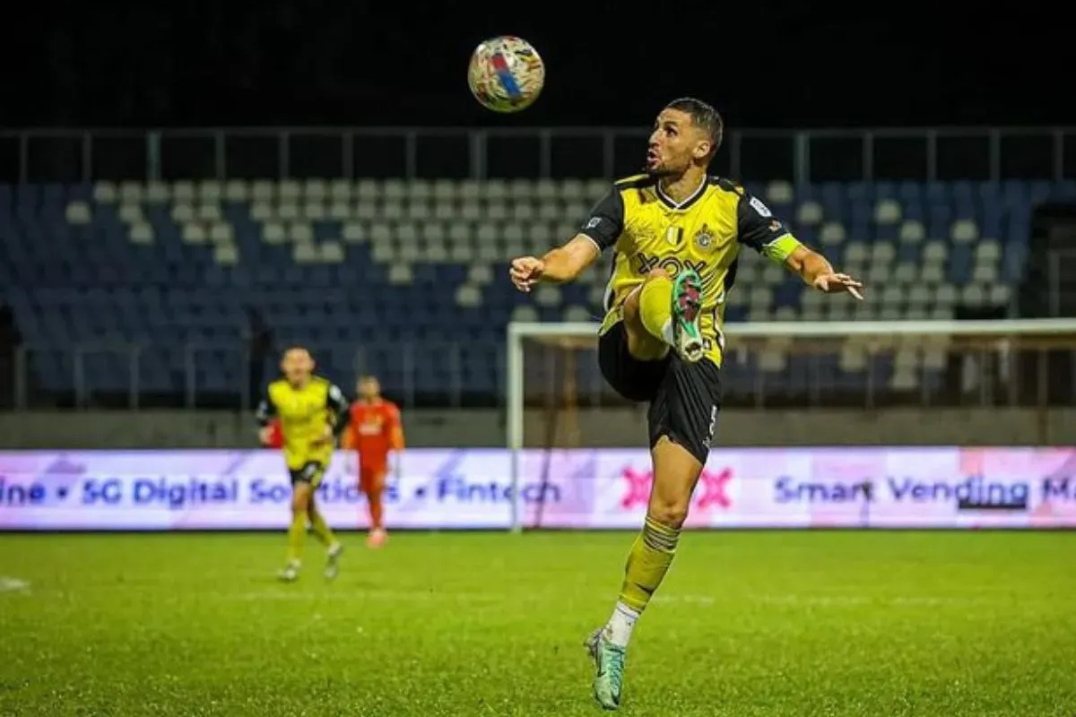 Persib Bandung akan segera merekrut penyerang asal klub Perak FC, Luciano Guaycochea. (Sumber: Instagram)