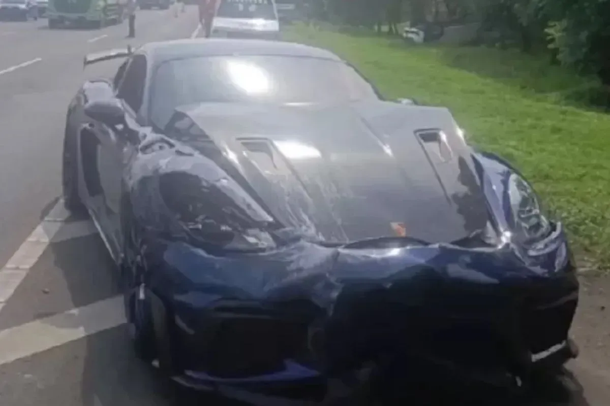 Kronologi kecelakaan Porsche tabrak Rush di Sidoarjo yang viral. (Sumber: PJR Polda Jatim)