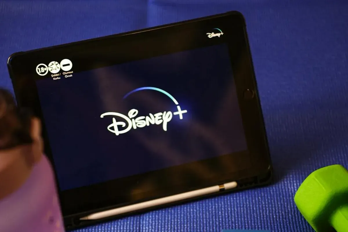 Raksasa hiburan Amerika Serikat, Walt Disney PHK massal ratusan karyawan. (Sumber: Pexels/Kubra Kuzu)