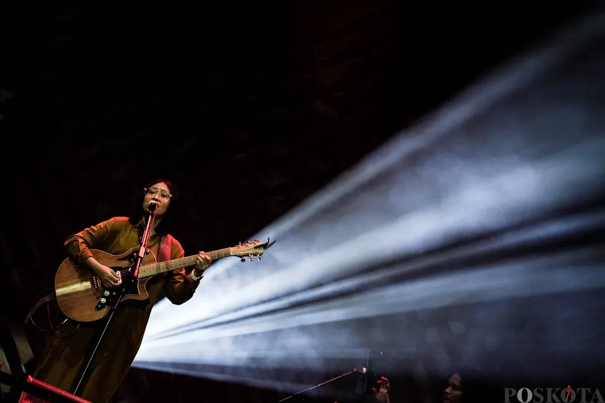 Penampilan duo musisi Endah N Rhesa pada Java Jazz Festival 2025, di Jiexpo Kemayoran, Jakarta, Jum'at, 20 Mei 2025. Poskota/Bilal Nugraha Ginanjar (Sumber: Poskota/Bilal Nugraha Ginanjar | Foto: Bilal Nugraha Ginanjar)