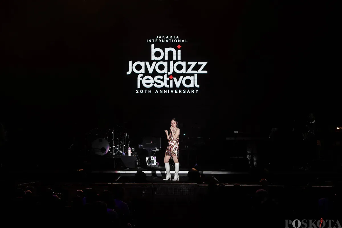 Penyanyi Andien bernyayi menghibur penonton pada Java Jazz Festival 2025, di Jiexpo Kemayoran, Jakarta, Jum'at, 20 Mei 2025. Poskota/Bilal Nugraha Ginanjar (Sumber: Poskota/Bilal Nugraha Ginanjar | Foto: Bilal Nugraha Ginanjar)