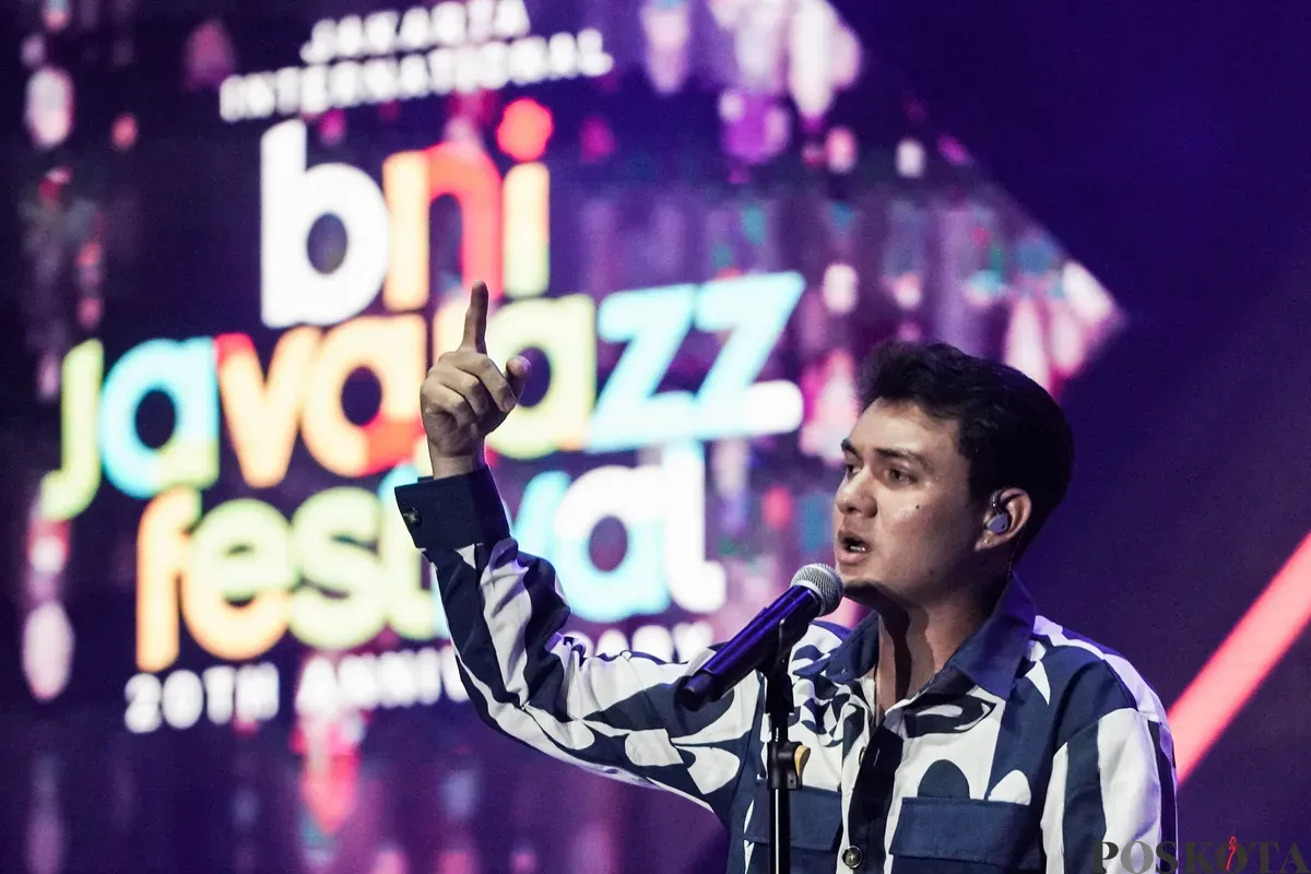 Penyanyi Nyoman Paul bernyayi menghibur penonton pada Java Jazz Festival 2025, di Jiexpo Kemayoran, Jakarta, Jum'at, 20 Mei 2025. Poskota/Bilal Nugraha Ginanjar (Sumber: Poskota/Bilal Nugraha Ginanjar | Foto: Bilal Nugraha Ginanjar)