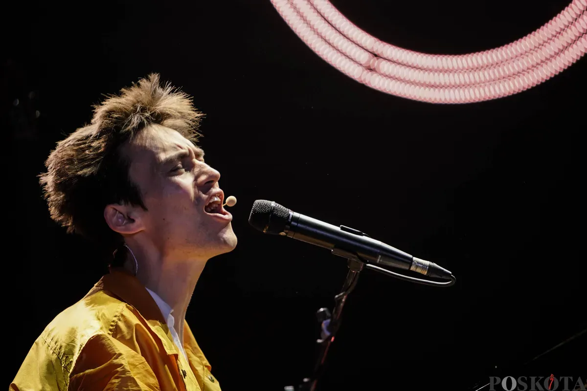 Penyanyi Jacob Collier bernyanyi menghibur penonton saat Java Jazz Festival 2025 di Jiexpo Kemayoran, Jakarta, Jum'at 20 Mei 2025. Poskota/Bilal Nugraha Ginanjar (Sumber: Poskota/Bilal Nugraha Ginanjar | Foto: Bilal Nugraha Ginanjar)