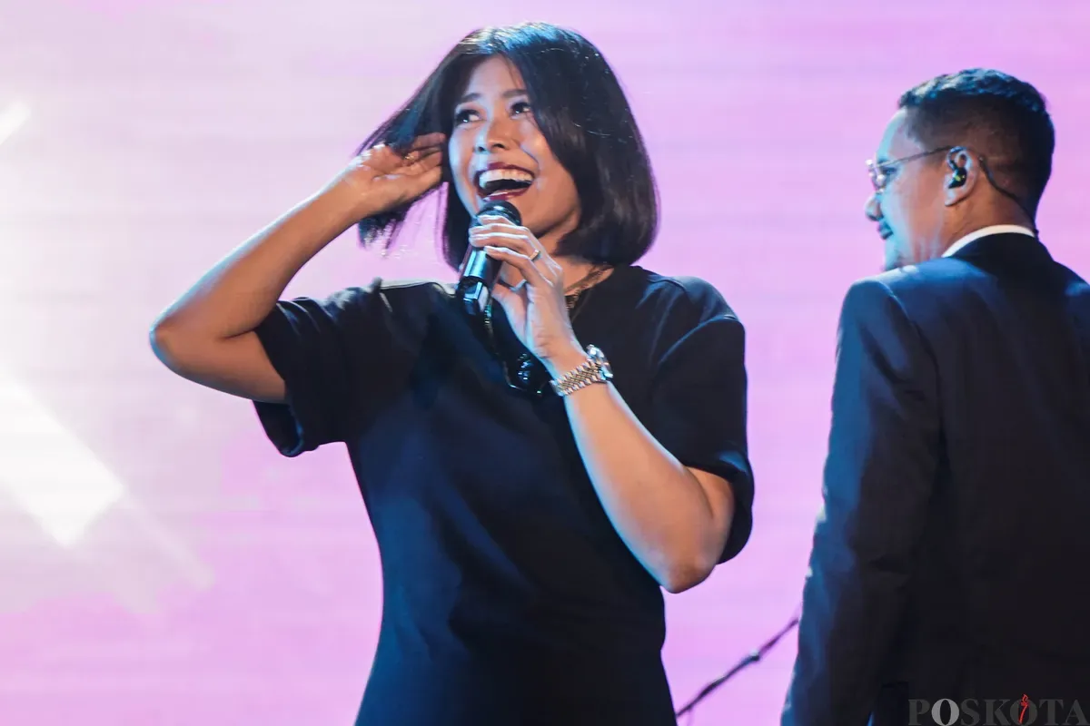 Grup musik Maliq & D'Essentials saat tampil pada BNI Java Jazz Festival 2025 di JIExpo Kemayoran, Jakarta, Minggu, 1 Juni 2025. (Sumber: Poskota/Bilal Nugraha Ginanjar)