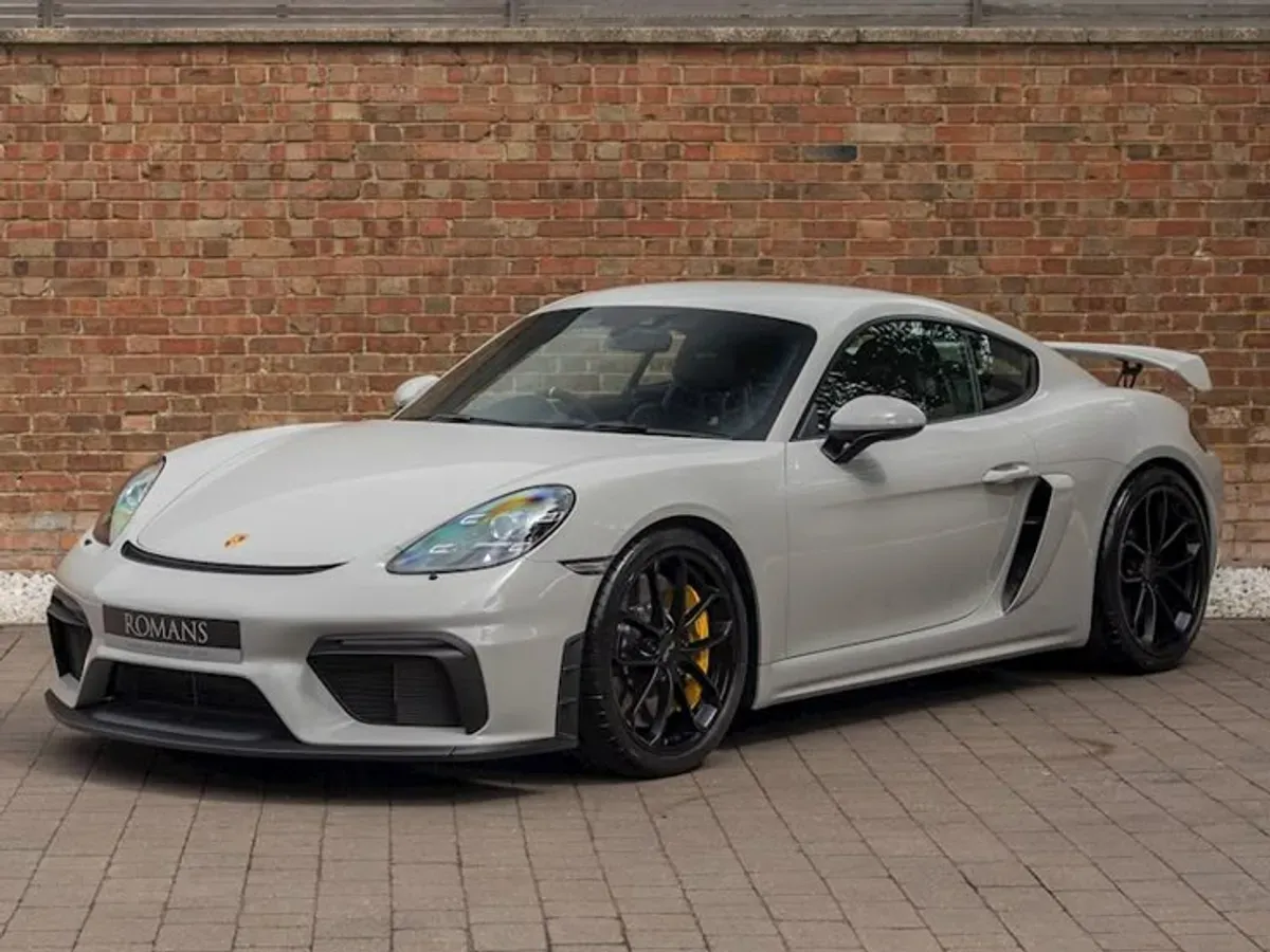 Spesifikasi dan Harga Porsche Cayman GT4 RS yang mengalami kecelakaan di Tol Sidoarjo (Sumber: Pinterest)