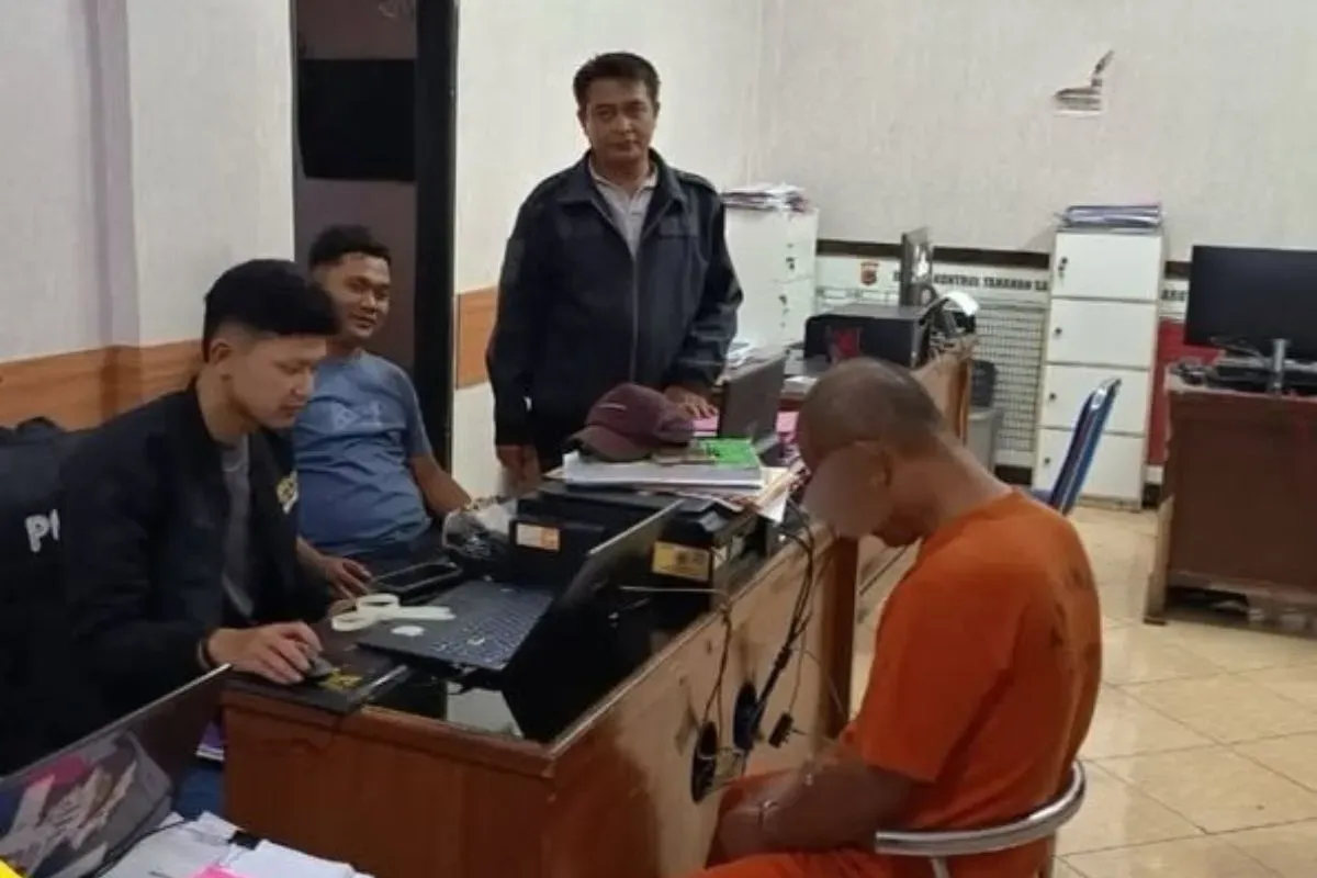 Polres Garut telah mengamankan pelaku pencabulan anak di Kecamatan Cikajang, Garut, kini diancam hukuman penjara 20 tahun. (Sumber: Polres Garut)