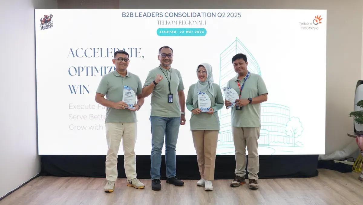 Melanjutkan komitmen dukungan konkrit terhadap program ESG TelkomGroup bertajuk GoZero persen, TREG1 memanfaatkan produk dari limbah botol minuman untuk plakat ucapan. (Sumber: Dok. Telkom)