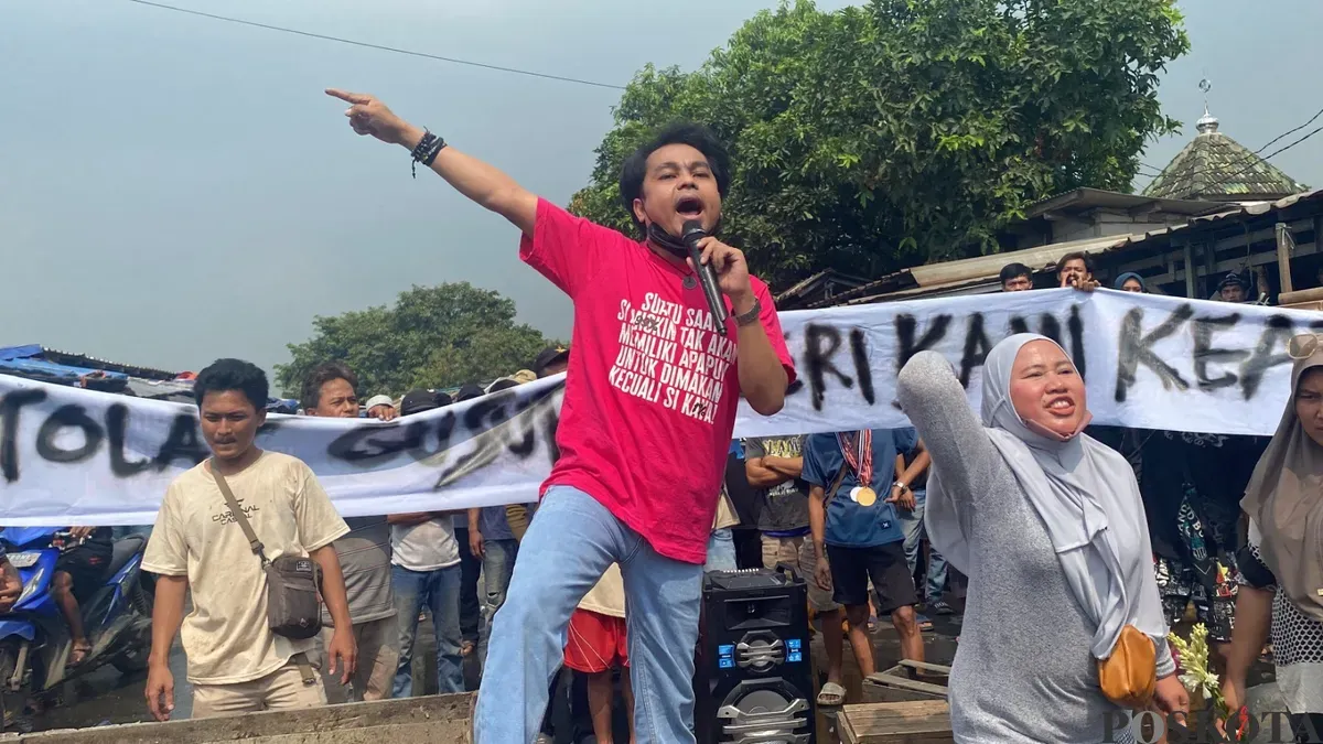 Kericuhan terjadi di tengah penertiban pedagang liar di pasar Sentiong, Kecamatan Balaraja, Kabupaten Tangerang, Rabu, 4 Juni 2025. (Sumber: Poskota/Primayanti Juli Kumala Manalu)