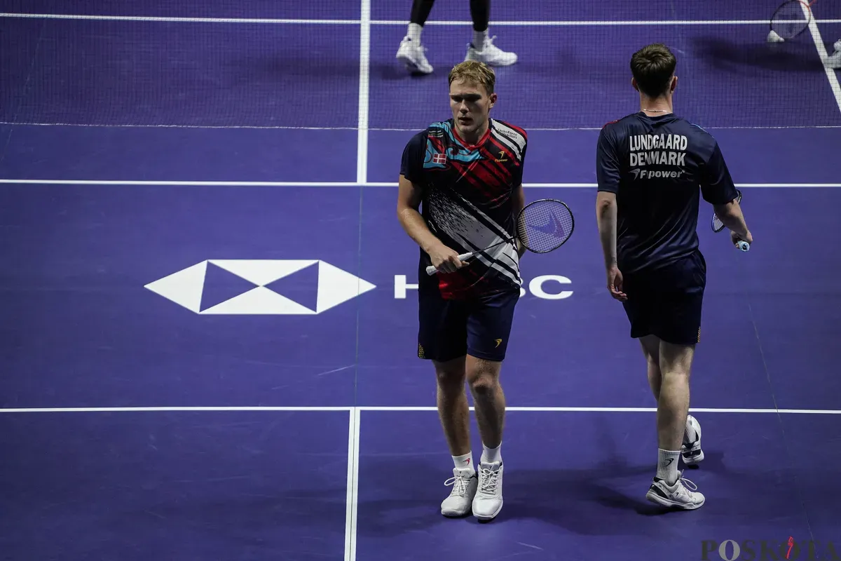 Pebulu tangkis ganda putra Denmark Daniel Lundgaard dan Mads Vestergaard pada babak 32 besar Kapal Api Indonesia Open 2025 di Istora Senayan, Gelora Bung Karno, Jakarta, Rabu, 4 Juni 2025. (Sumber: Poskota/Bilal Nugraha Ginanjar)