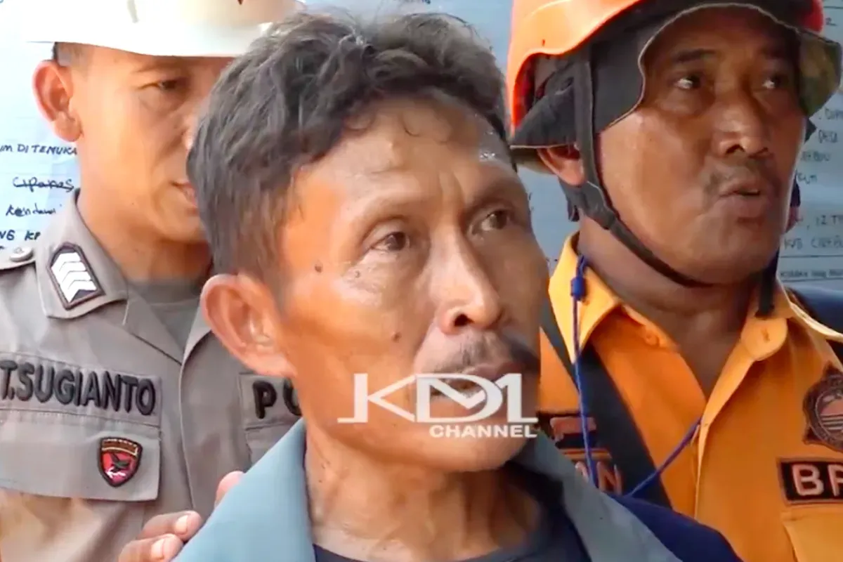 Potret Taryana, salah satu korban selamat, menceritakan pengalaman selamat longsor Gunung Kuda, Cirebon kepada Gubernur Jawa Barat Dedi Mulyadi. (Sumber: YouTube/ KDM Channel)