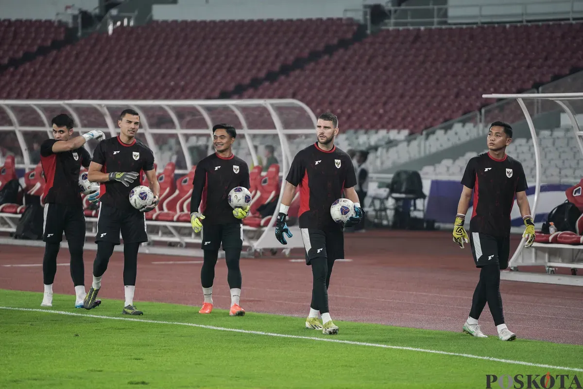 Sejumlah pesepak bola Timnas Inedonesia mengikuti sesi latihan resmi di Stadion Utama Gelora Bung Karno, Jakarta, Rabu, 4 Juni 2025. (Sumber: Poskota/Bilal Nugraha Ginanjar)