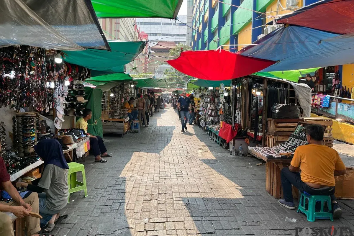 Suasana di Pasar Baru, Jakarta Pusat, Rabu, 4 Juni 2025. (Sumber: Poskota/Pandi Ramedhan)