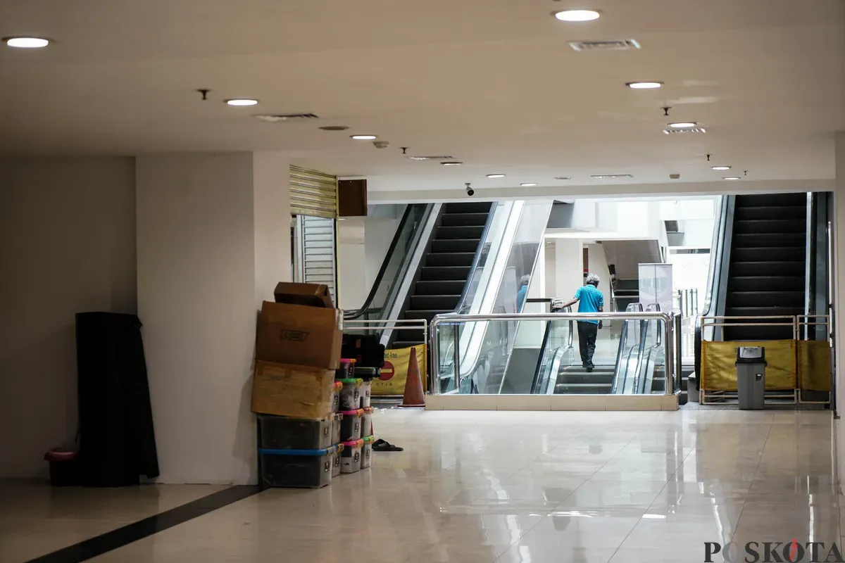 Suasana pusat perbelanjaan Pasar Baru Square, Jakarta, Rabu, 4 Juni 2025. (Sumber: Poskota/Bilal Nugraha Ginanjar)