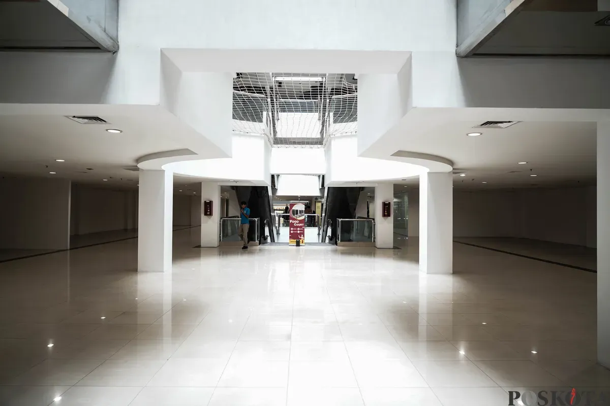 Suasana pusat perbelanjaan Pasar Baru Square, Jakarta, Rabu, 4 Juni 2025. (Sumber: Poskota/Bilal Nugraha Ginanjar)