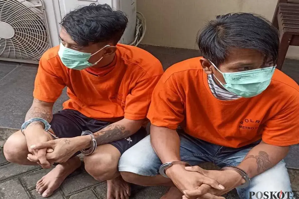 Pelaku curanmor ini berhasil ditangkap Polisi di Depok. Salah satu dari mereka merupakan residivis kasus serupa. (Sumber: Poskota/Angga Pahlevi)