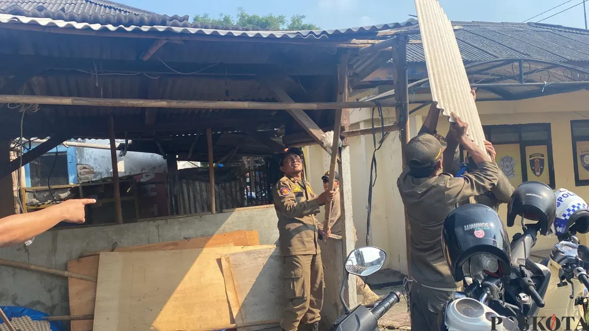 Penertiban pedagang di Pasar Sentong, Kecamatan Balaraja, Kabupaten Tangerang pada Rabu, 4 Juni 2025. (Sumber: Poskota/Primayanti Juli Kumala Manalu)