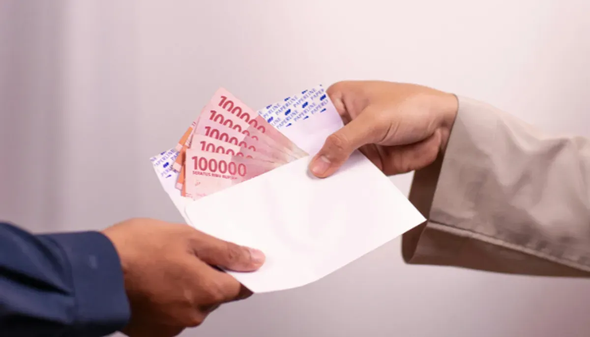 Segera cek status BSU 2025, Link resmi cek penerima bantuan Rp300 ribu untuk pekerja dan guru honorer, dicairkan via bank Himbara (Sumber: Pexel/Defrino Maasy)