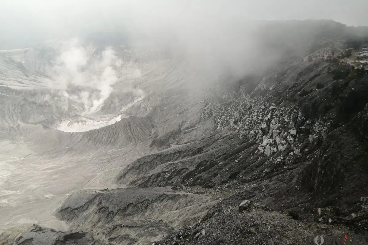 Kawah Gunung Tangkuban Parahu, Kabupaten Bandung Barat. (Sumber: Poskota/Gatot Poedji Utomo)
