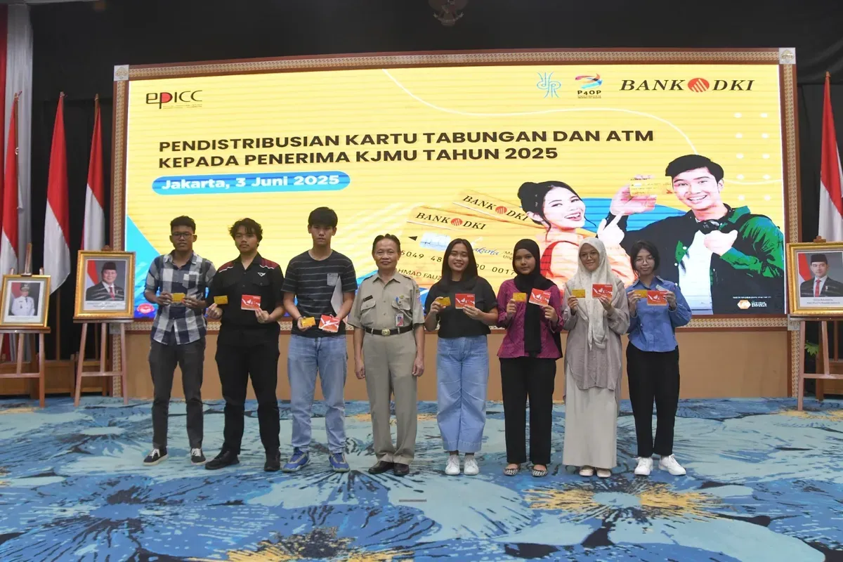 Bank DKI Distribusikan Kartu Jakarta Mahasiswa Unggul Kepada 2.094 Penerima Baru (Sumber: Dok. Bank DKI)