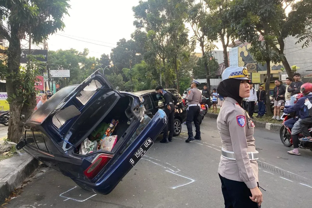 Kecelakaan lalu lintas di Jalan Achmad Adna Wijaya, Kecamatan Bogor Utara, Kota Bogor, Kamis, 5 Juni 2025., pagi WIB. (Sumber: Dok. Polresta Bogor Kota)