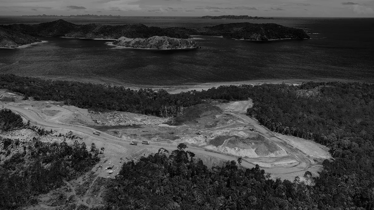 Seruan Save Raja Ampat dan Papua Bukan Tanah Kosong viral. (Sumber: Greenpeace)
