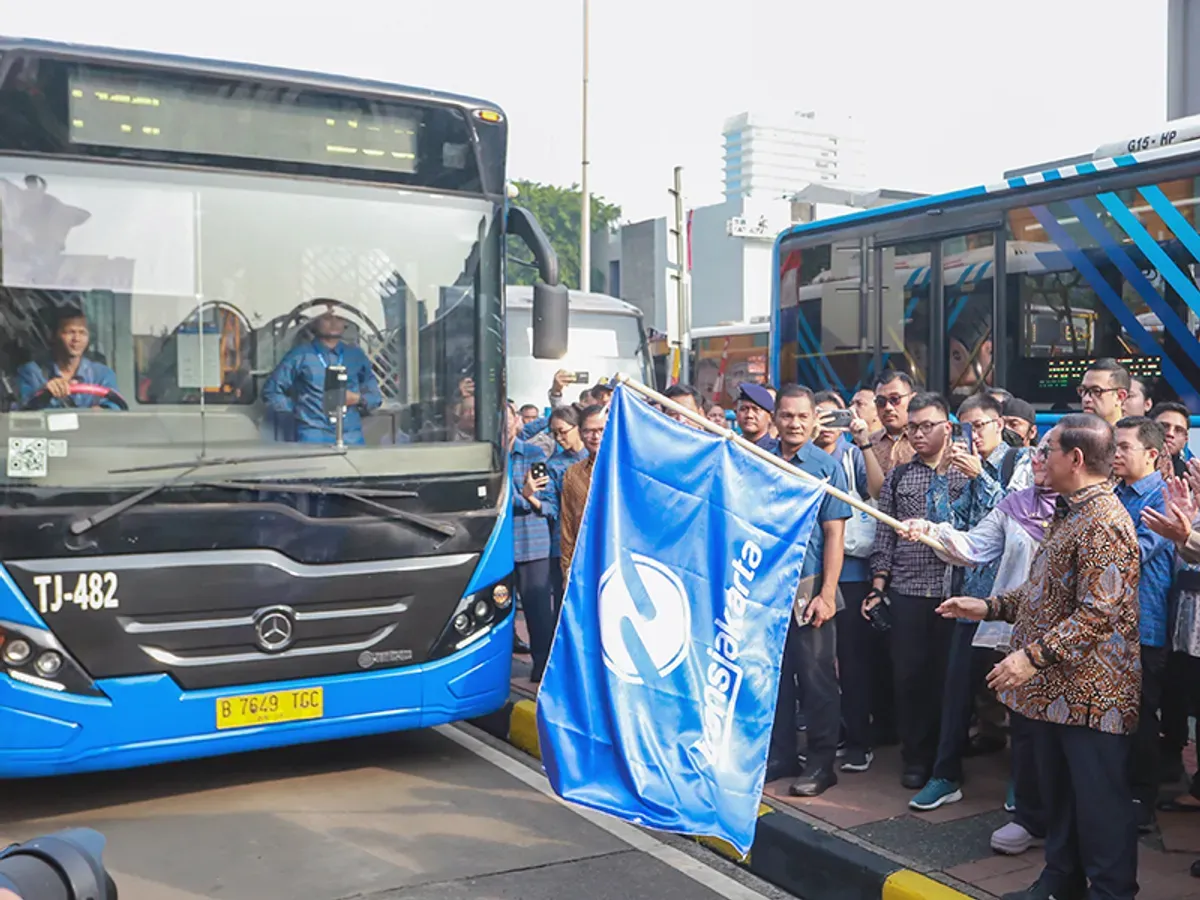 Gubernur Jakarta Pramono Anung, meluncurkan Transjabodetabek P11 rute Blok M-Kota Bogor serta memperpanjang rute Koridor 13 di Terminal VI Blok M, Jakarta Selatan, Kamis, 5 Juni 2025. (Sumber: Dok. Pemprov Jakarta)
