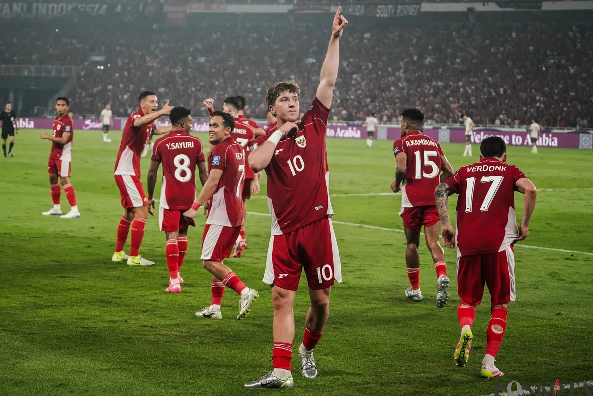 Penyerang Timnas Indonesia Ole Romeny berselebrasi usai mencetak gol ke gawang Timnas China pada pertandingan Kualifikasi Piala Dunia 2026 putaran ketiga Grup C di Stadion Utama Gelora Bung Karno, Jakarta, Kamis (5/6/2025). (Sumber: Poskota/Bilal Nugraha Ginanjar)