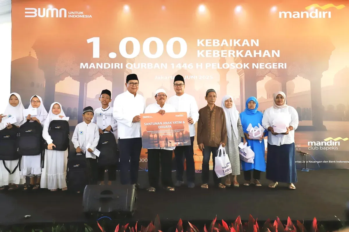Bank Mandiri salurkan hewan kurban secara Simbolis pelaksanaan kurban berlangsung di Kompleks Griya Mandiri Cilandak, Jakarta Selatan. (Sumber: Dok. Bank Mandiri)