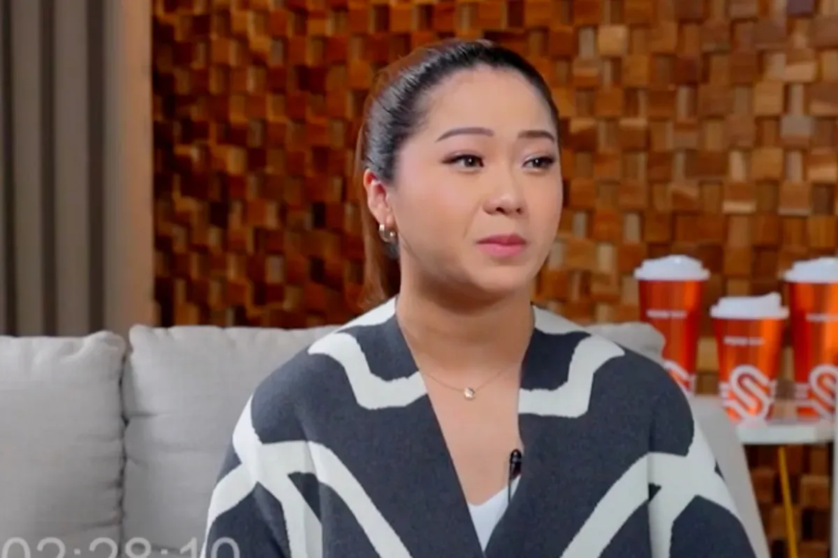 Potret Berlin Lee yang mengungkapkan kisah pilu pernikahannya dengan cucu konglomerat, isu eks suami idap HIV AIDS. (Sumber: YouTube/dr Richard Lee)