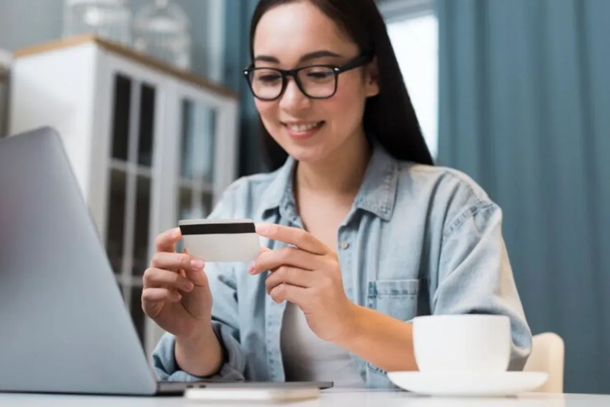 Tips pengajuan pinjol supaya cepat cair, simak penjelasan lengkapnya berikut ini. (Sumber: Freepik)