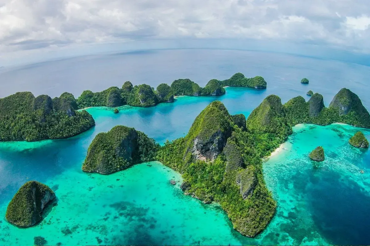 Potret pemandangan Raja Ampat. (Sumber: papuaexplorers.com)