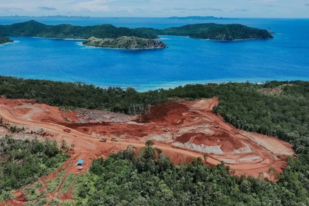 Aktivitas tambang nikel di Pulau Gag Raja Ampat dinilai langgar undang-undang. (Sumber: Istimewa)