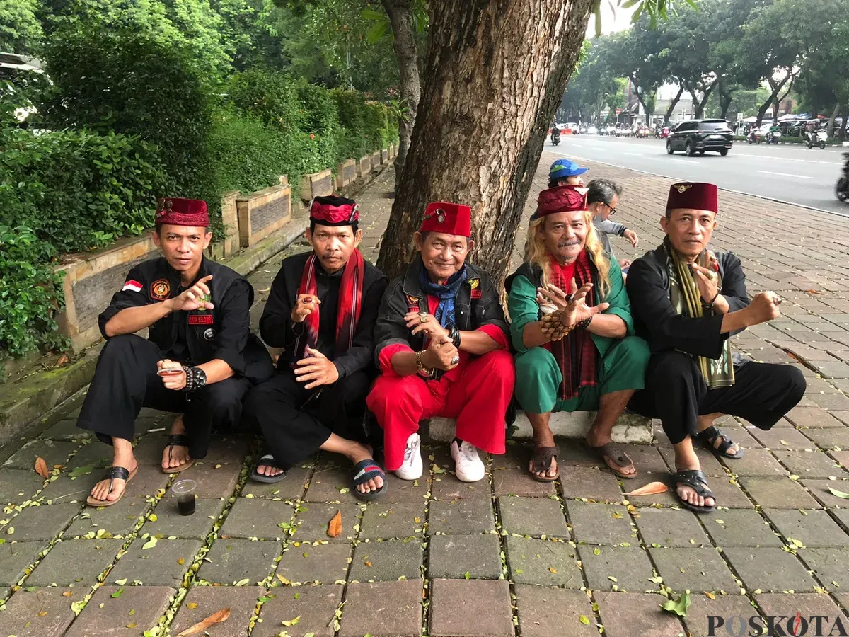 Para jawara dari berbagai perguruan silat Betawi. (Sumber: Poskota/M. Tegar Jihad)