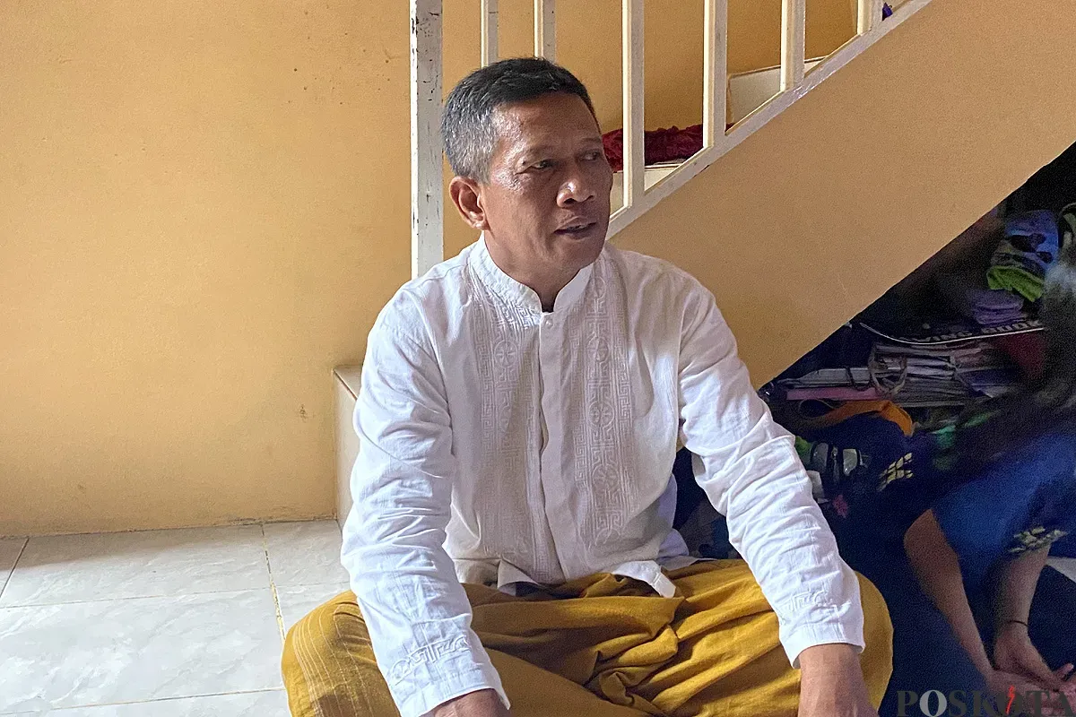 Mushofah, warga Pondok Betung, Tangsel yang namanya tertulis di paru sapi kurban. (Sumber: POSKOTA | Foto: Primayanti)