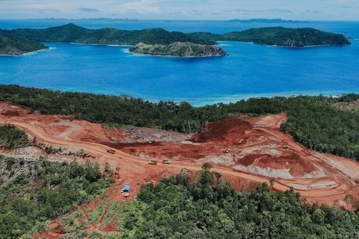 Siapa menteri ESDM yang terbitkan izin tambang PT Gag Nikel di Raja Ampat Papua pada 2017? Cek informasinya berikut. (Sumber: Greenpeace Indonesia)