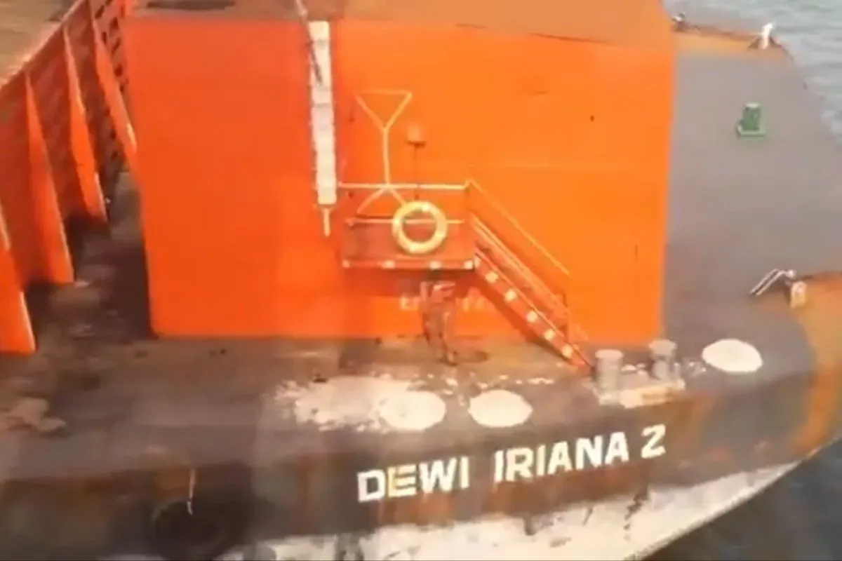 Viral siapa pemilik kapal pengangut nikel di Raja Ampat. (Sumber: X/@MurtadhaOne1)