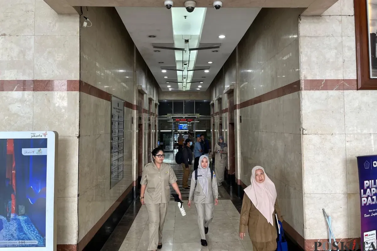 ASN di lingkungan Pemkot Jakarta Barat, mulai bekerja pasca libur panjang, Selasa, 10 Juni 2025. (Sumber: Poskota/Pandi Ramedhan)