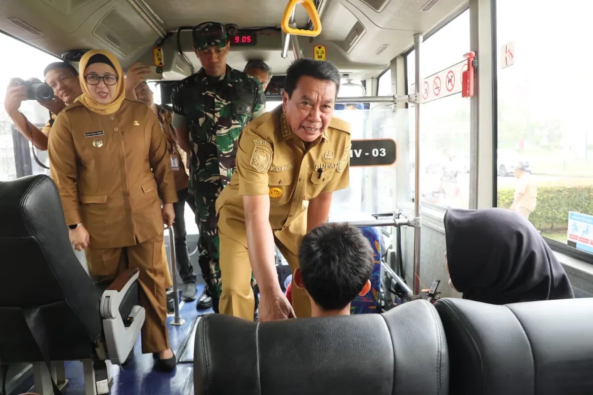 Pemkab Tangerang resmi meluncurkan program angkutan sekolah gratis bagi anak didik di seluruh wilayah kabupaten Tangerang, Selasa, 10 Juni 2025. (Sumber: Bagian Protokol dan Komunikasi Pimpinan Setda Kab. Tangerang)
