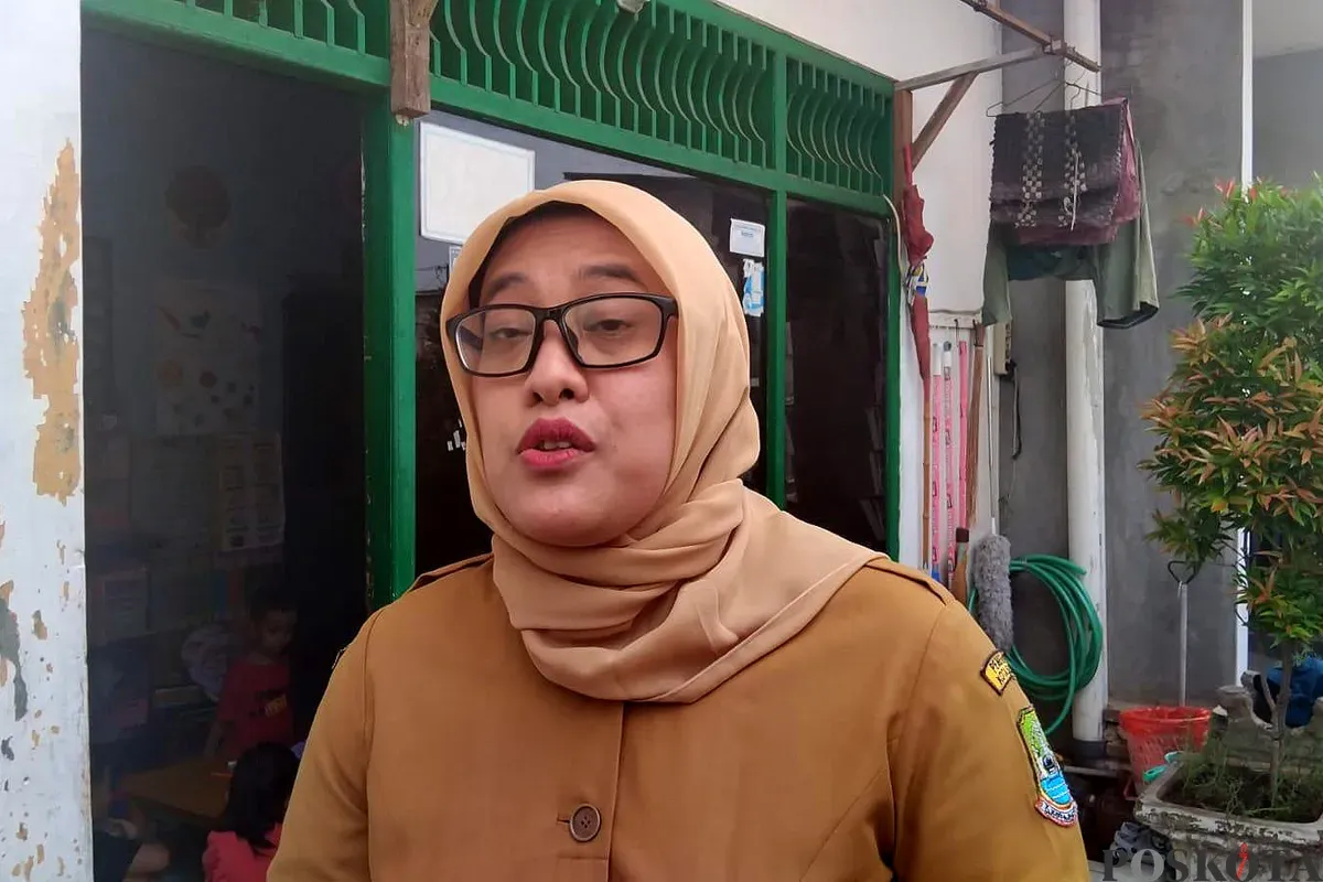 Kepala Dinas Pemberdayaan Perempuan dan Perlindungan Anak (DP3A) Kota Bekasi, Satia Sriwijayanti Anggraini. (Sumber: POSKOTA | Foto: Nurpini Aulia Rapika)