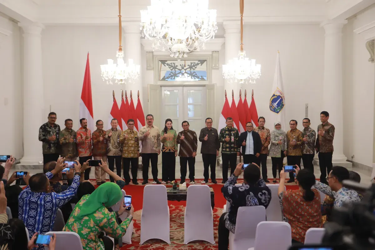 PT Bank DKI dan PT Bank Maluku Malut MoU pembentukan Kelompok Usaha Bank (KUB) di Balai Kota, Jakarta. (Sumber: Dok. Bank DKI)