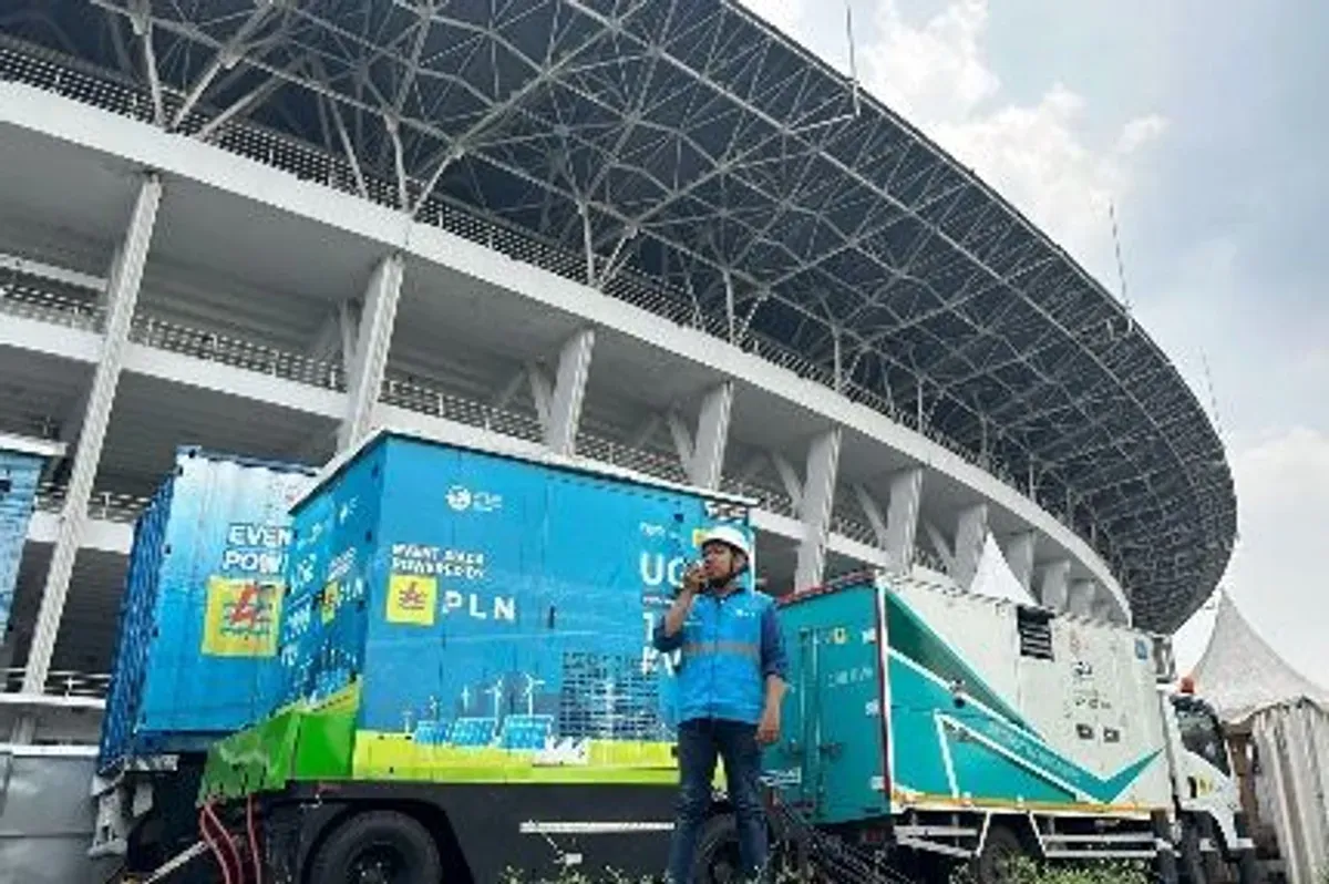 PLN menyiagakan 6 unit Uninterruptible Power Supply (UPS) dalam menjaga keandalan listrik saat pertandingn Indonesia vs Cina kemarin. (Sumber: Dok. PLN UID Jakarta Raya)