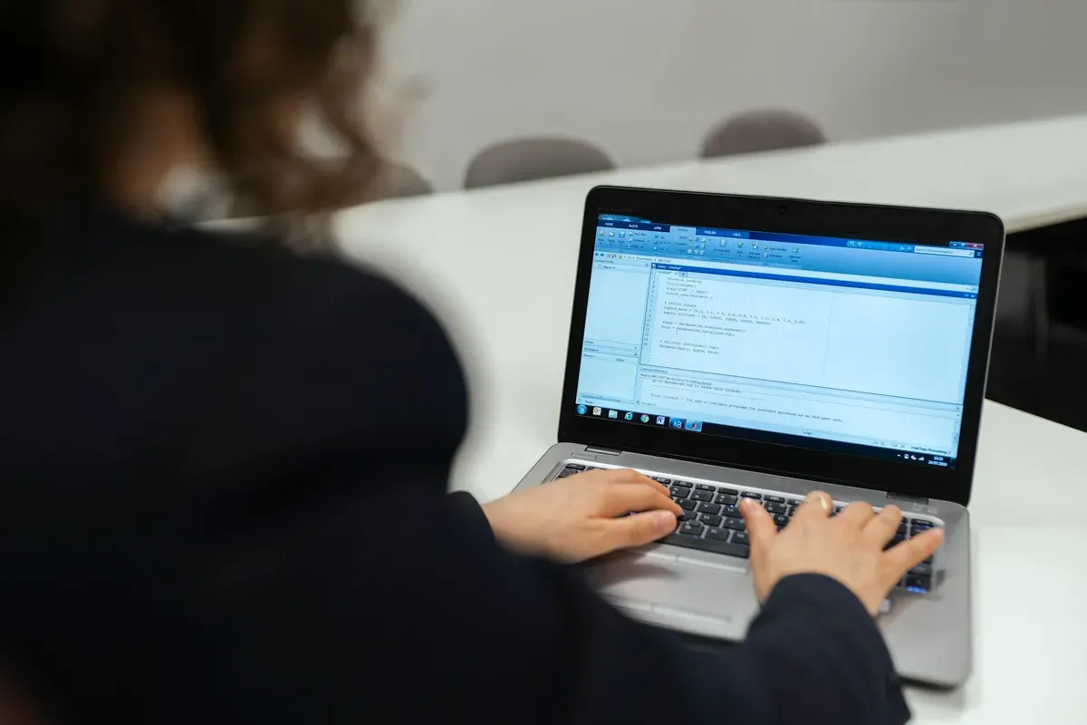 Terdapat lima penyebab yang membuat jurnal pembelajaran PPG Guru gagal divalidasi. (Sumber: Pexels/ThisIsEngineering)