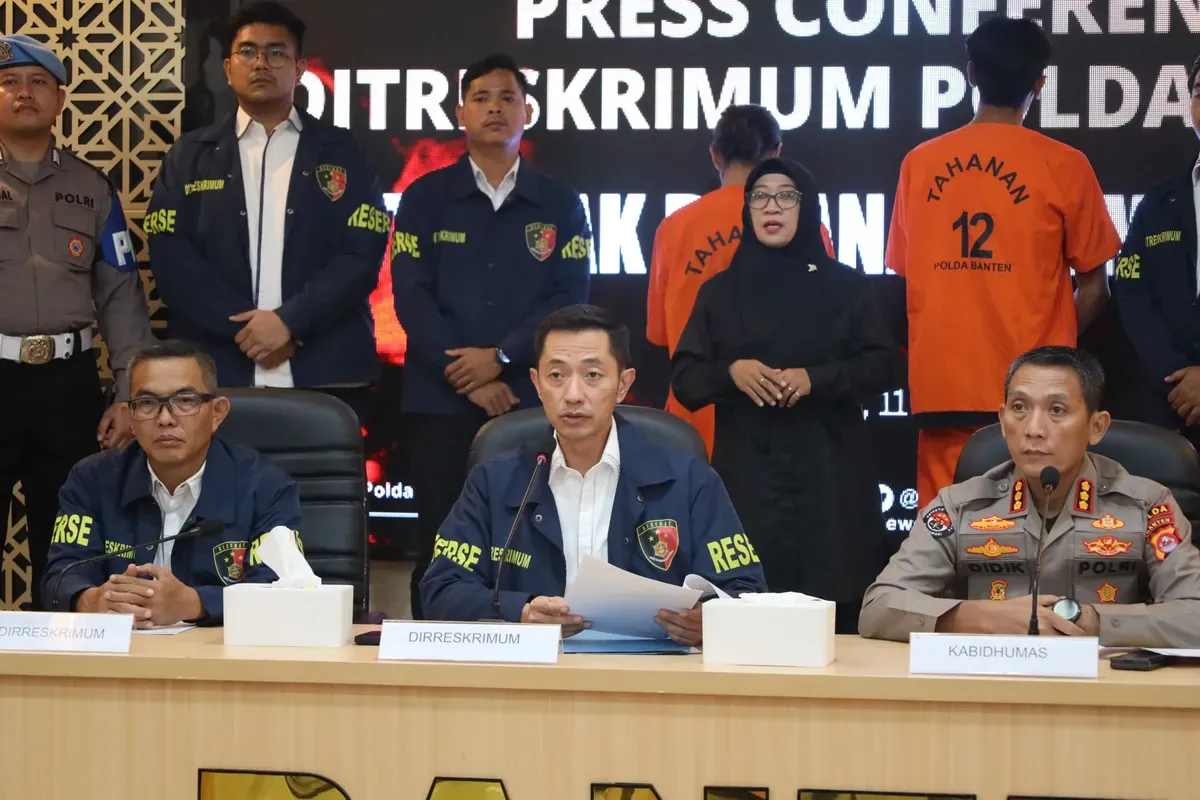 Dirreskrimum Polda Banten Kombes Dian Setiyawan saat memberikan keterangan pers kasus dugaan pemaksaan proyek senilai Rp5 triliun. (Sumber: Dok Humas Polda Banten)