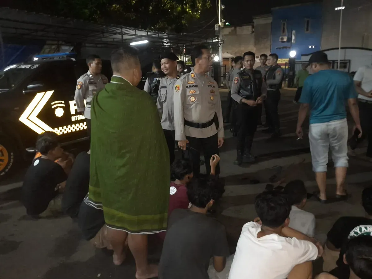 Polres Metro Jakarta Pusat menangkap 17 remaja yang diduga hendak melakukan tawuran di Tanah Tinggi, Johor Baru, Rabu, 11 Juni 2025. (Sumber: Dok Humas Polres Metro Jakarta Pusat)