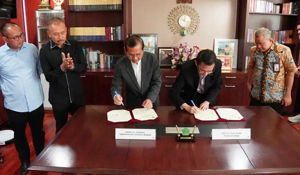 Ditjen Bimas Buddha Kemenag RI dan BRIN menandatangani Perjanjian Kerja Sama (PKS) untuk periode 2025-2027.. (Sumber: Dok. Ditjen Bimas Buddha)