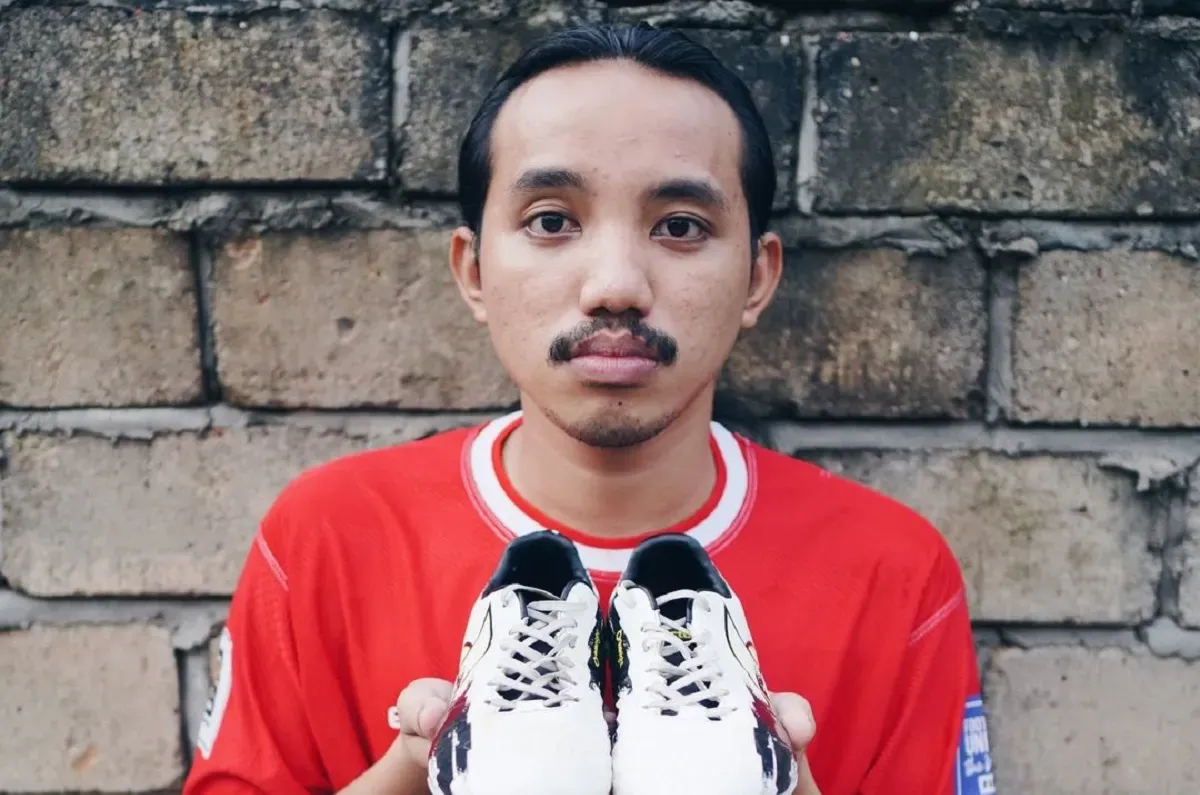 Irfan Ghafur muncul dalam video TikTok Bayern Munchen, menimbulkan kehebohan publik dan perdebatan tentang realita digital dan satir humor sepak bola.
