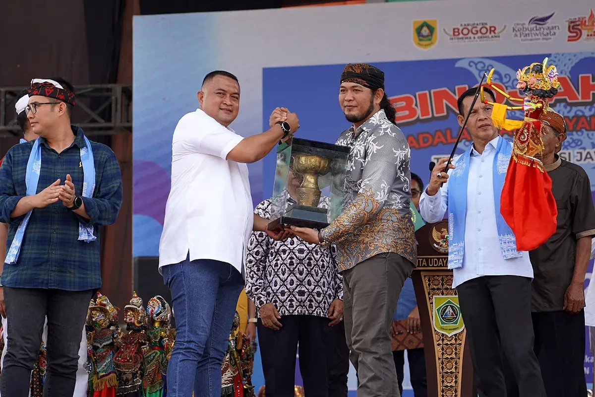Bupati Bogor, Rudy Susmanto membuka gelaran KaBogor Fest 2025 secara resmi di Stadion Pakansari, Kabupaten Bogor, Rabu, 11 Juni 2025. (Sumber: Pemkab Bogor)